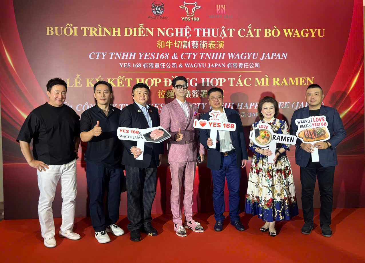 BUỔI TRÌNH DIỄN NGHỆ THUẬT CẮT THỊT BÒ WAGYU