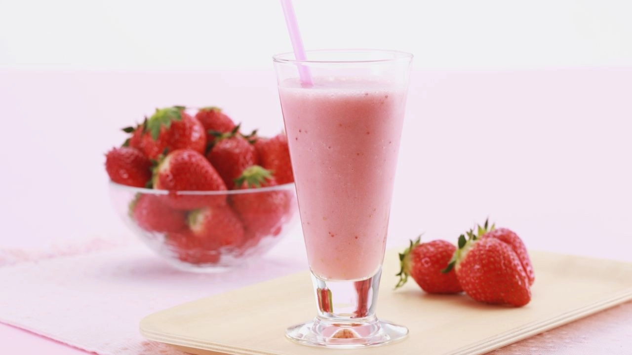 Trái cây đông lạnh được sử dụng phổ biến trong việc chế biến smoothie
