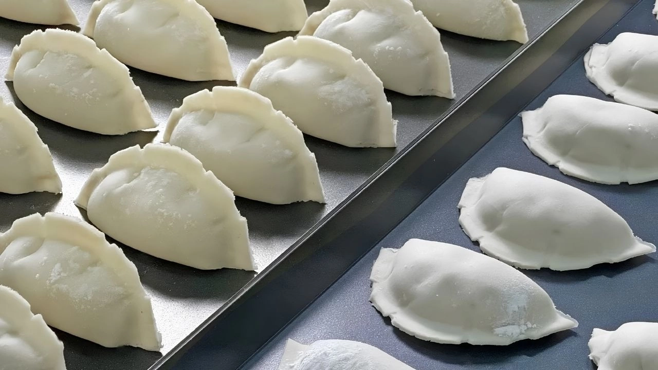Vỏ bánh Gyoza là lớp vỏ mỏng để làm bánh xếp Nhật Bản