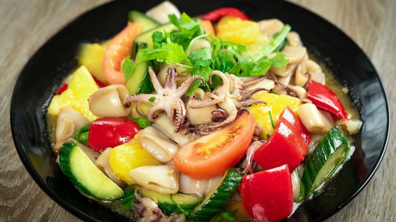 Mực giòn ngọt hòa quyện sốt chua ngọt hấp dẫn
