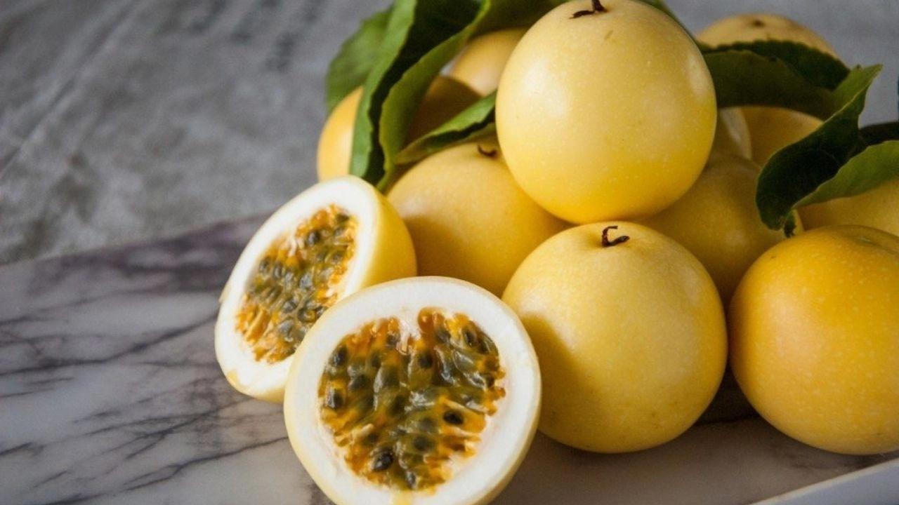 Ăn trực tiếp chanh dây sẽ có vị chua xen vị ngọt thanh