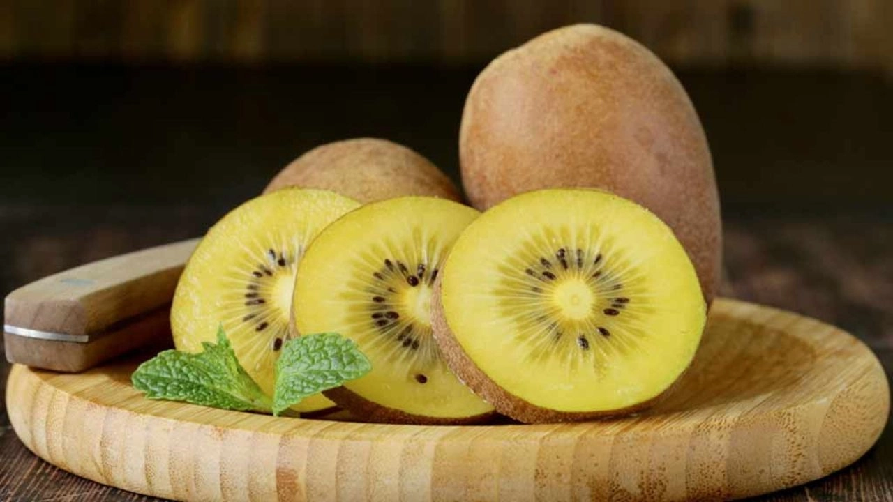 Vitamin C trong trái cây giúp chống oxy hóa tự nhiên
