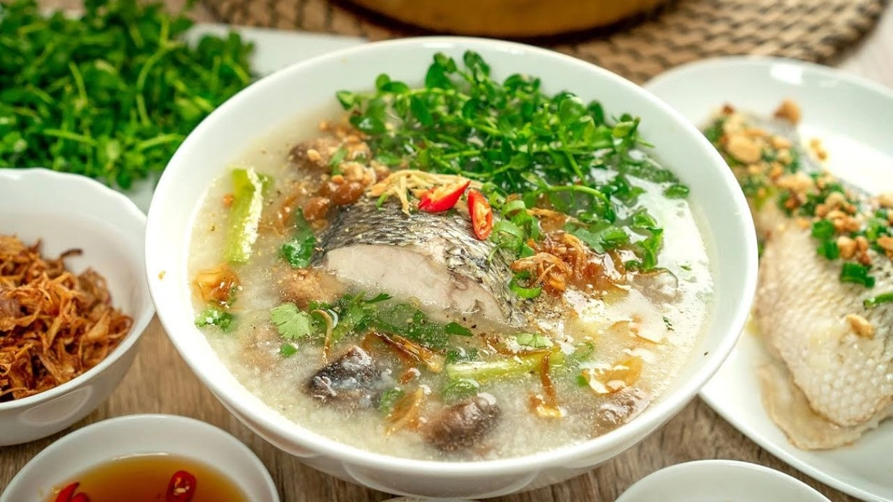 Cách chế biến cá nhụ thành món cháo rất phù hợp cho buổi sáng