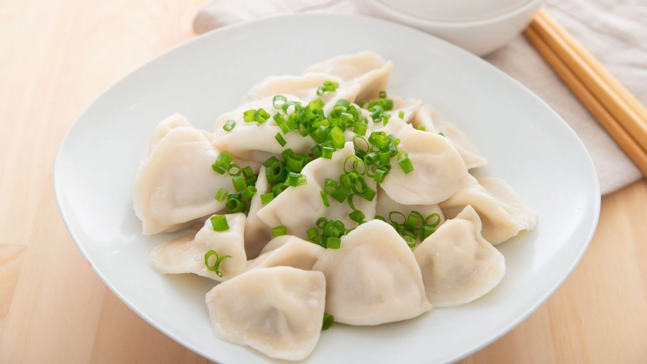 Sủi cảo luộc giúp giữ trọn vị tự nhiên của phần nhân