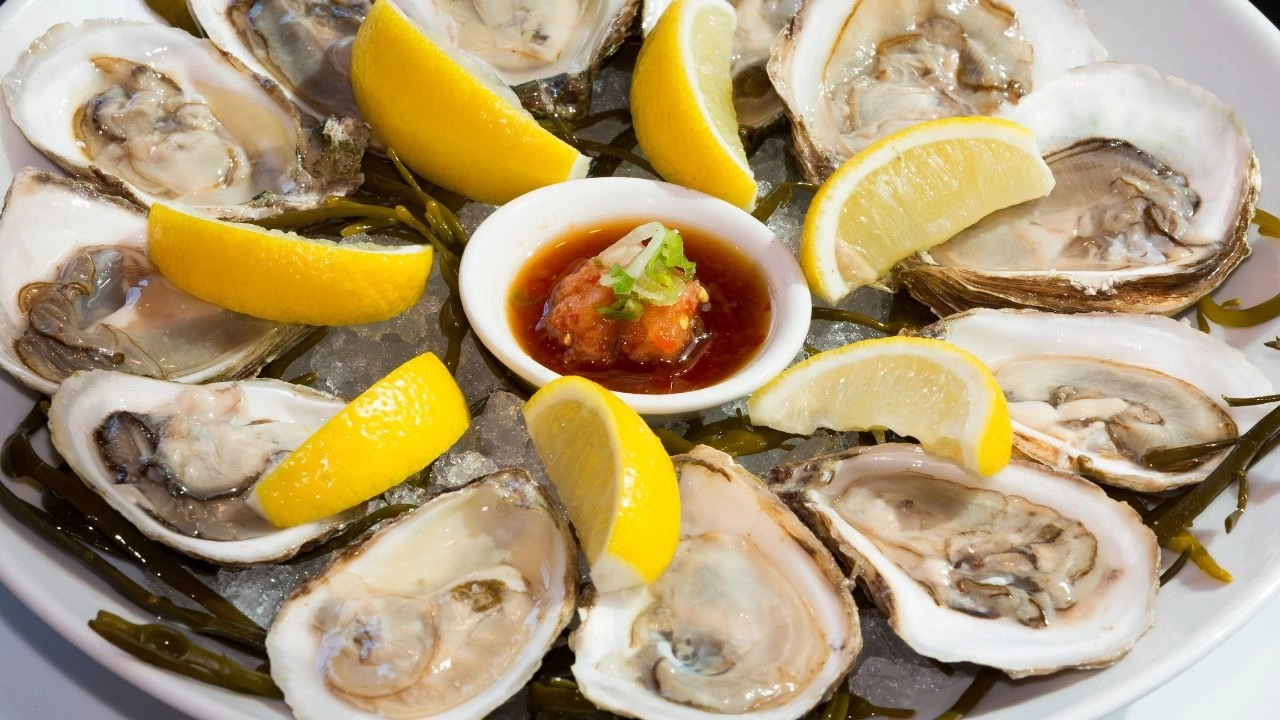 Hàu là một trong những thực phẩm giàu kẽm, khoáng chất cần thiết