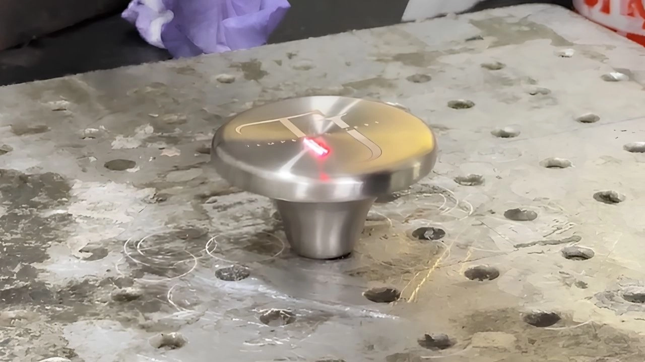 Khắc đồ gia dụng bằng laser tạo ra bề mặt mịn, sắc nét