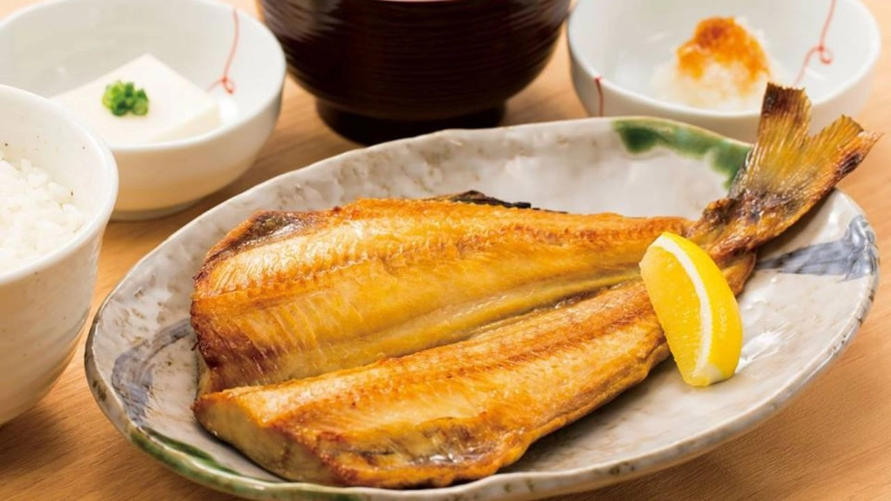 Cá Hokke chiên giòn có da giòn rụm, thịt mềm ngọt