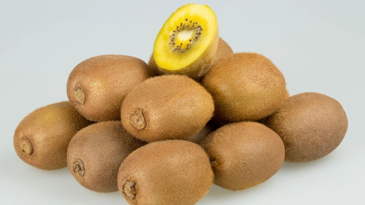 Carbohydrate trong kiwi vàng đến từ đường tự nhiên và chất xơ