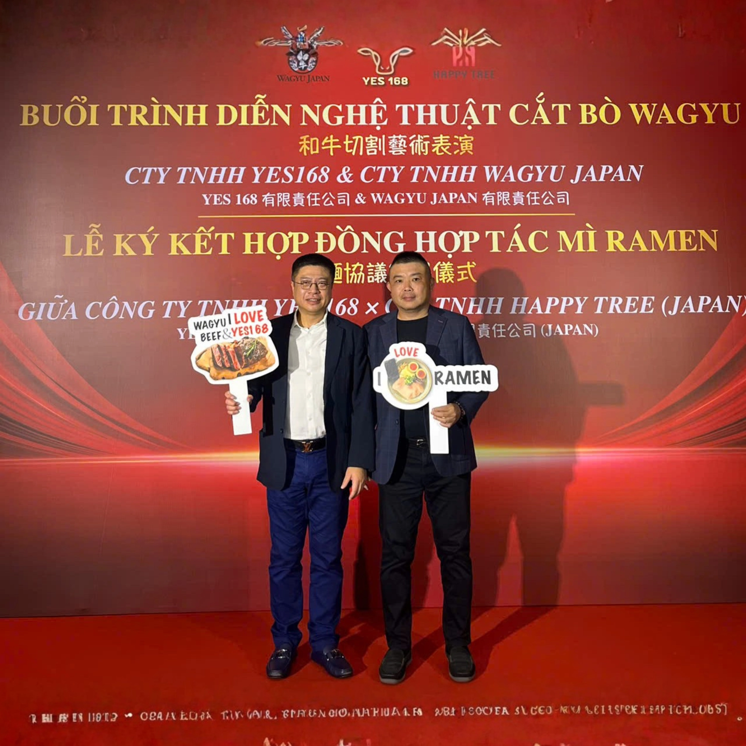 BUỔI TRÌNH DIỄN NGHỆ THUẬT CẮT THỊT BÒ WAGYU